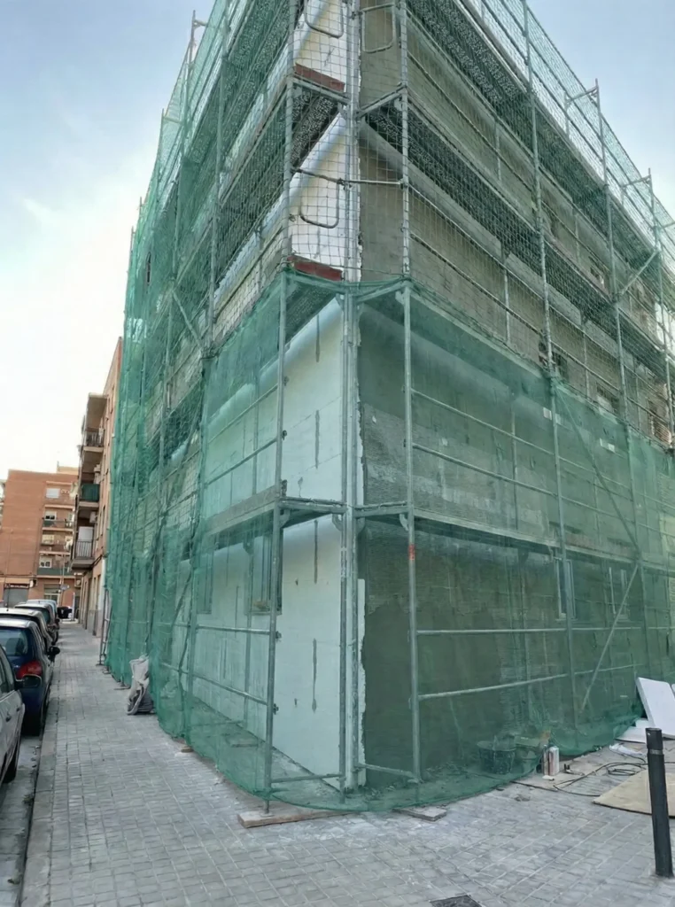 Instalación SATE en edificio Barcelona - Foto obra Aïlla Façanes
