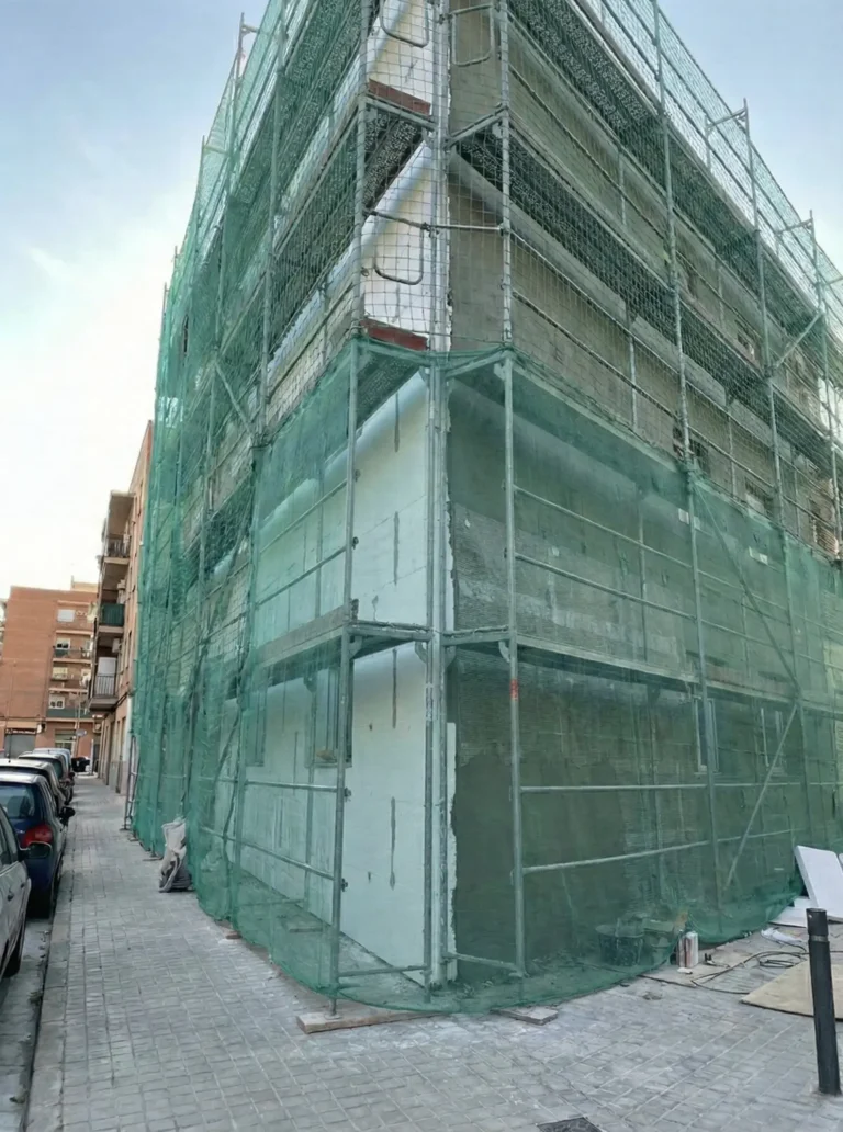 Instalación SATE en edificio Barcelona - Foto obra Aïlla Façanes